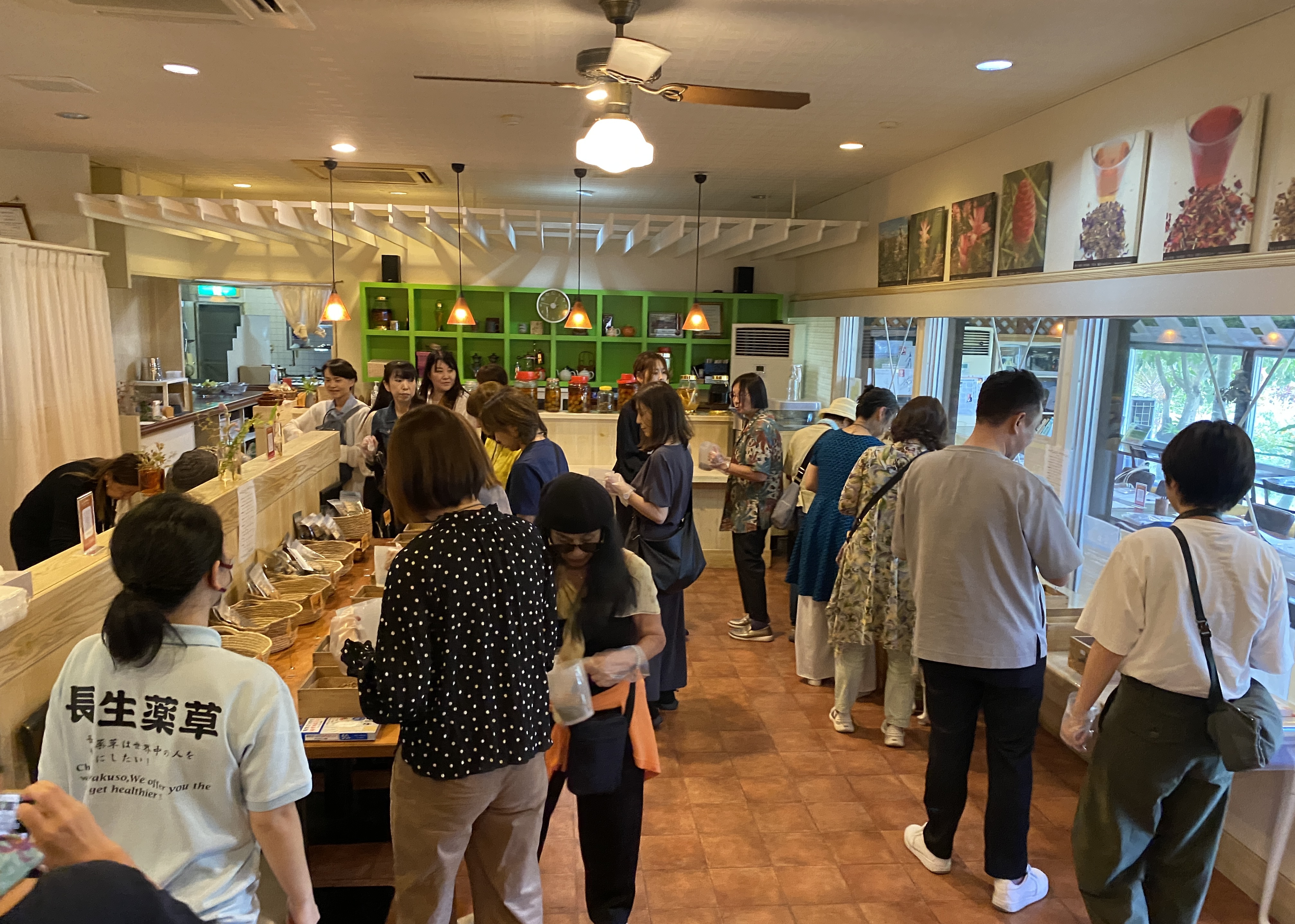 第30回全国ハーブサミット参加者が来園｜長寿源で薬草園見学とブレンド体験を実施しました