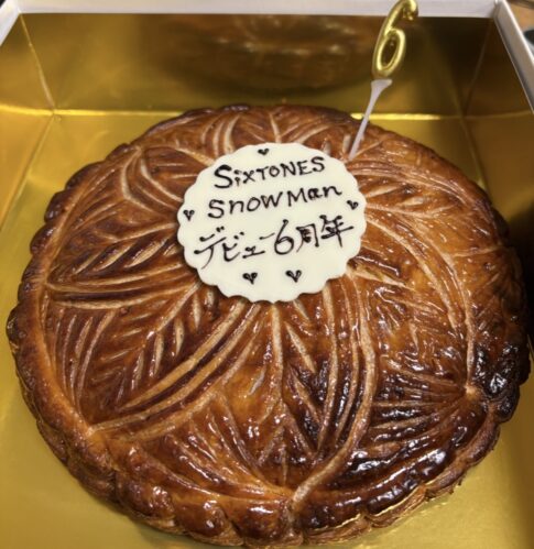 オフィスが華やぐ記念日。Snow Man ＆ SixTONES 6周年おめでとう！