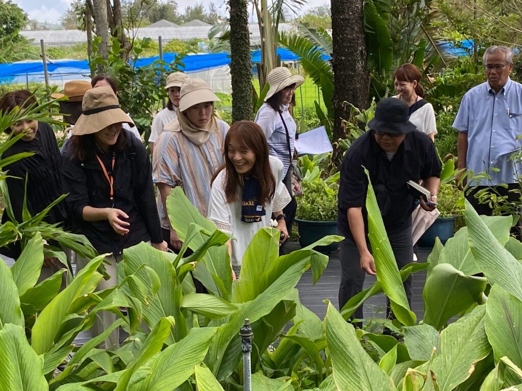 長寿源の薬草園ツアー