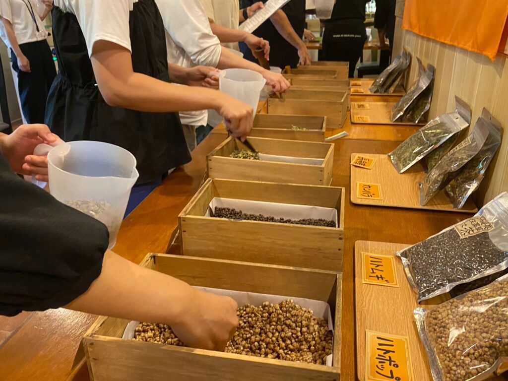 長寿源のハーブブレンド体験は自分が好きなようにブレンドできます