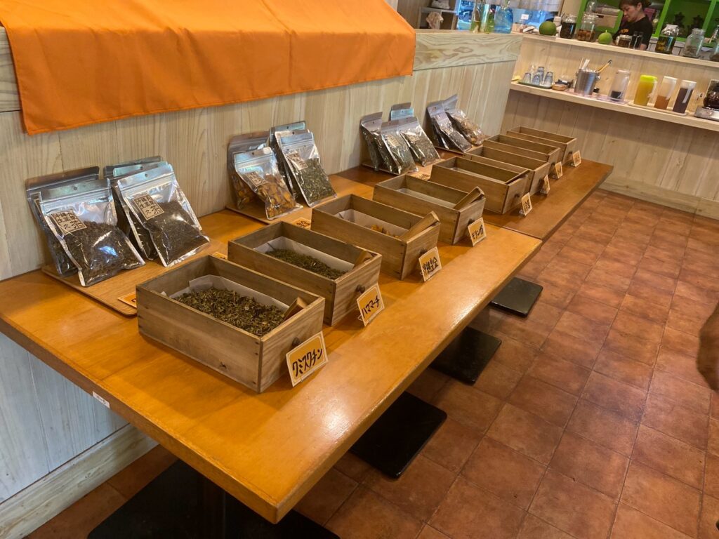 長寿源のハーブブレンド体験